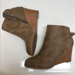 Size 7.5 Wedge Booties